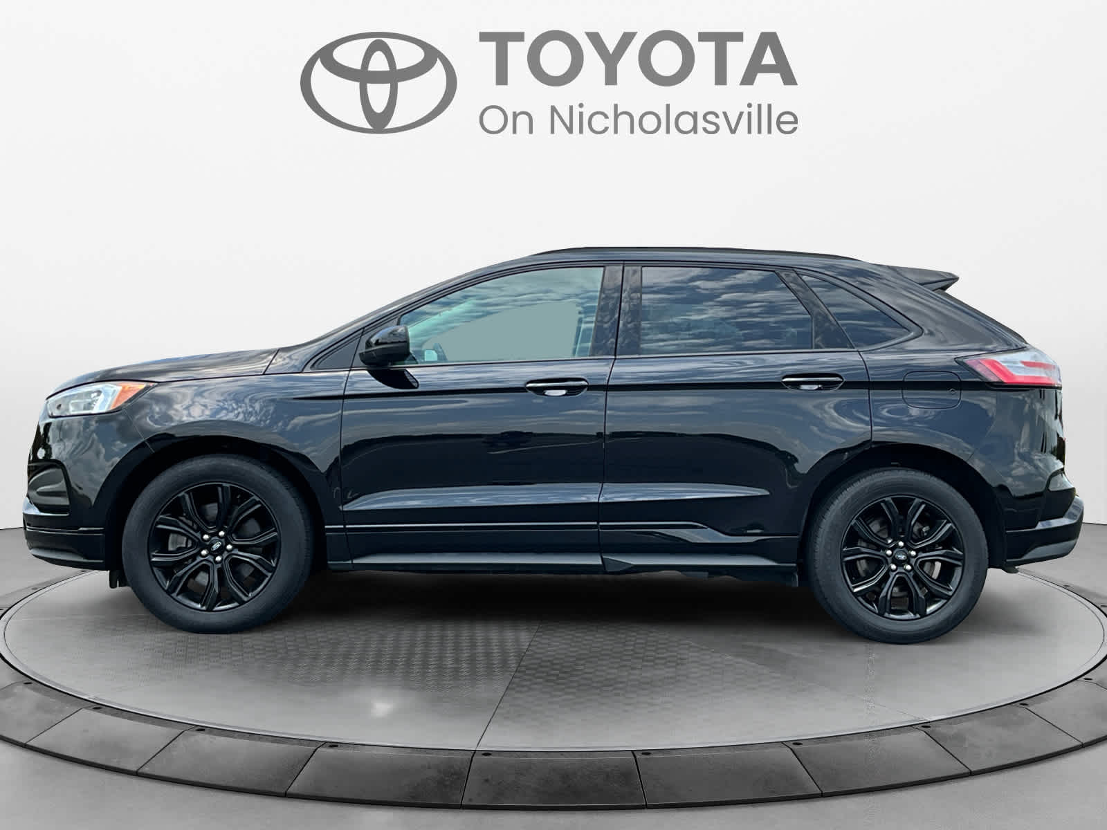 2022 Ford Edge SE