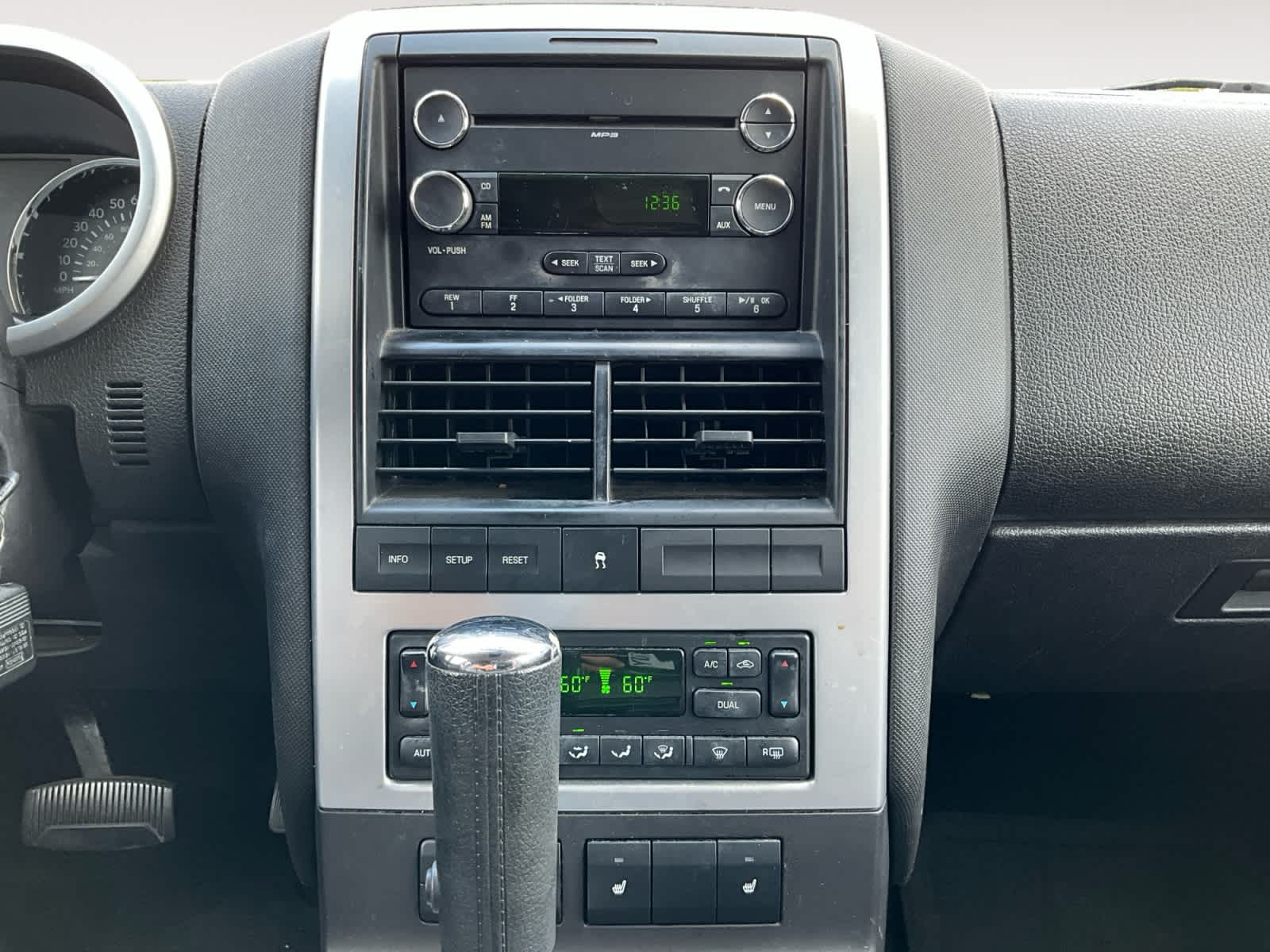 2010 Mercury Mountaineer RWD 4dr