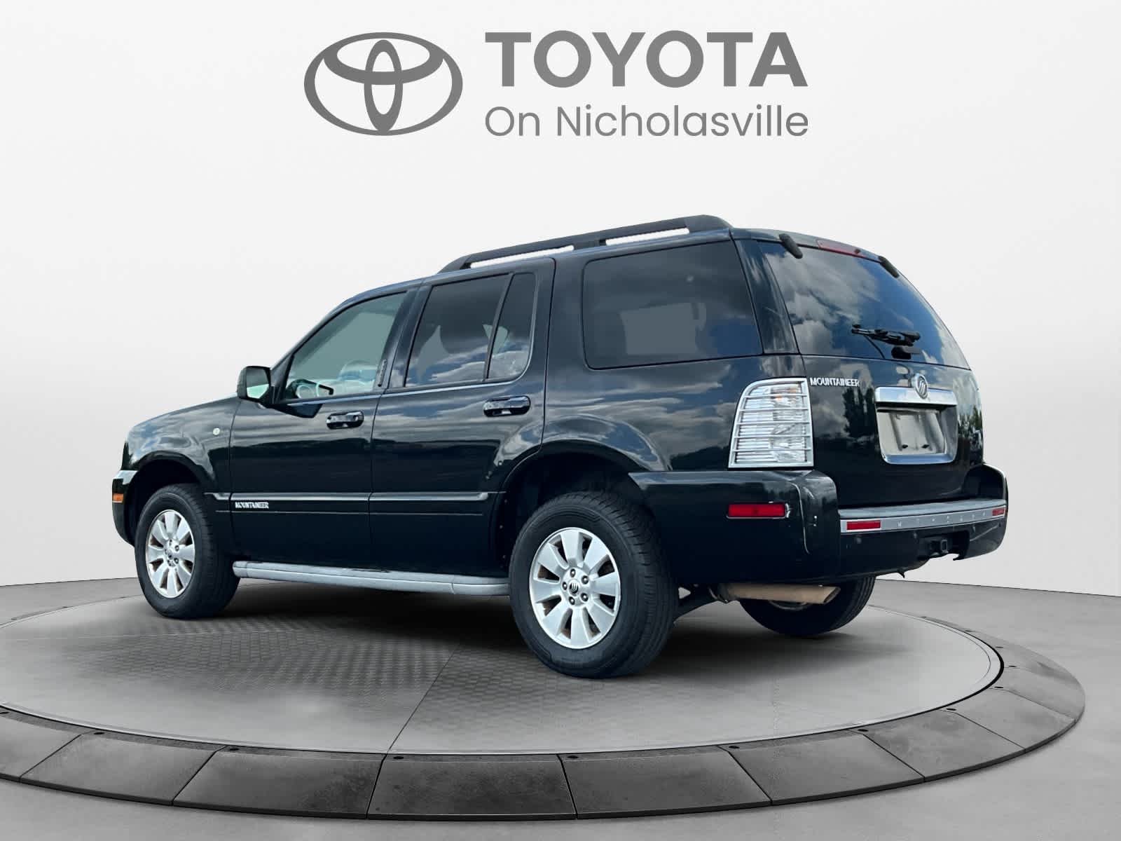 2010 Mercury Mountaineer RWD 4dr