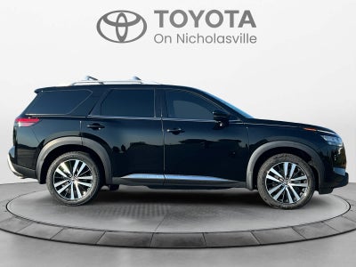 2023 Nissan Pathfinder Platinum
