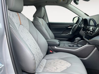 2023 Toyota Highlander Hybrid Bronze Edition