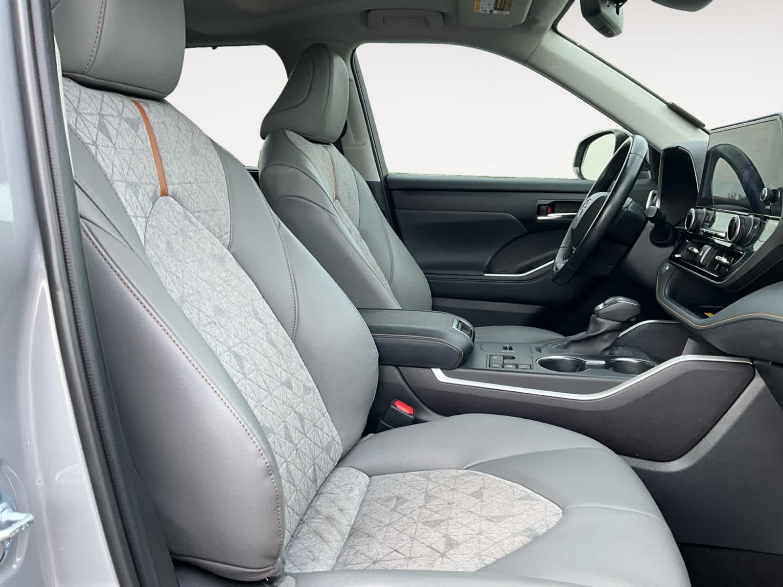 2023 Toyota Highlander Hybrid Bronze Edition