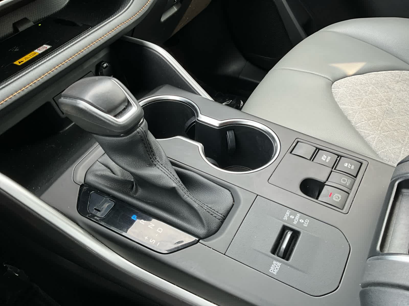 2023 Toyota Highlander Hybrid Bronze Edition