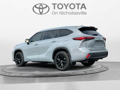 2023 Toyota Highlander Hybrid Bronze Edition