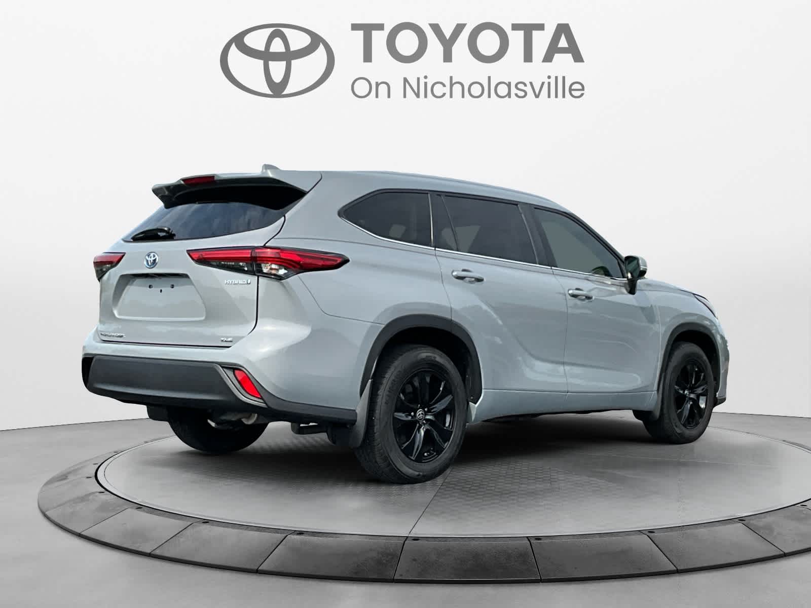 2023 Toyota Highlander Hybrid Bronze Edition