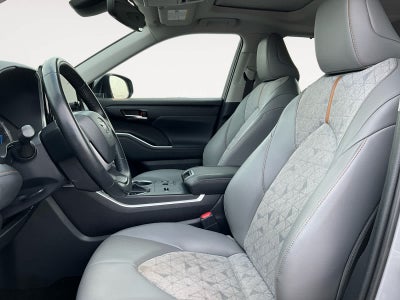 2023 Toyota Highlander Hybrid Bronze Edition