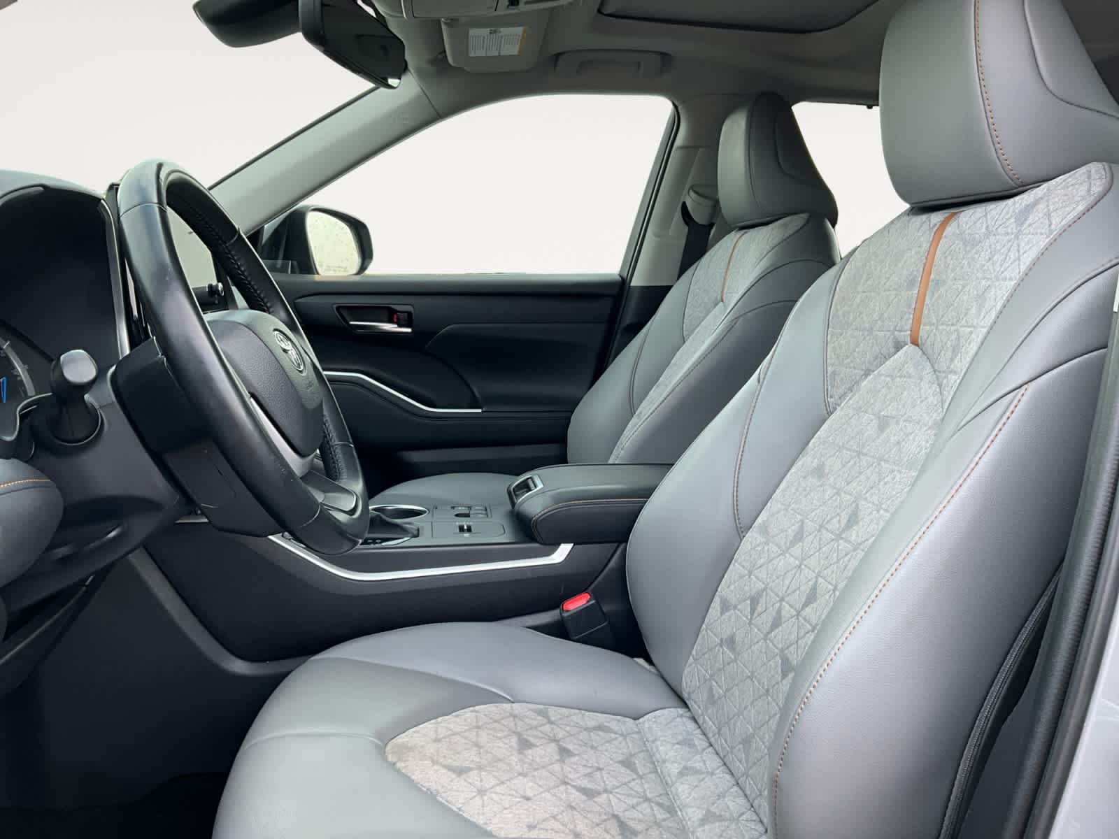 2023 Toyota Highlander Hybrid Bronze Edition
