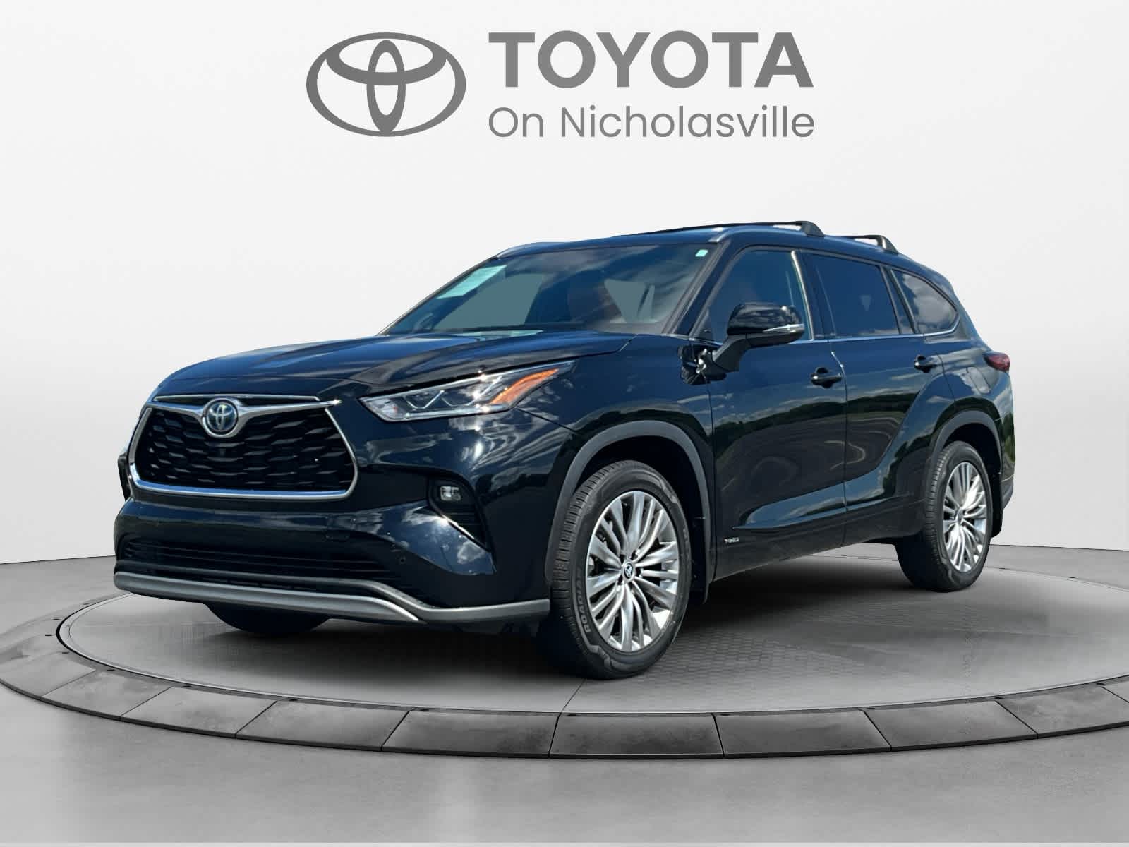 2022 Toyota Highlander Hybrid Platinum