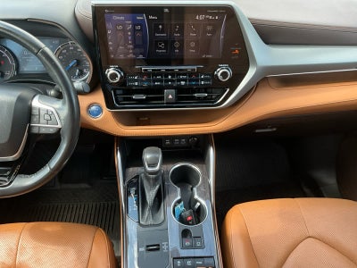 2022 Toyota Highlander Hybrid Platinum