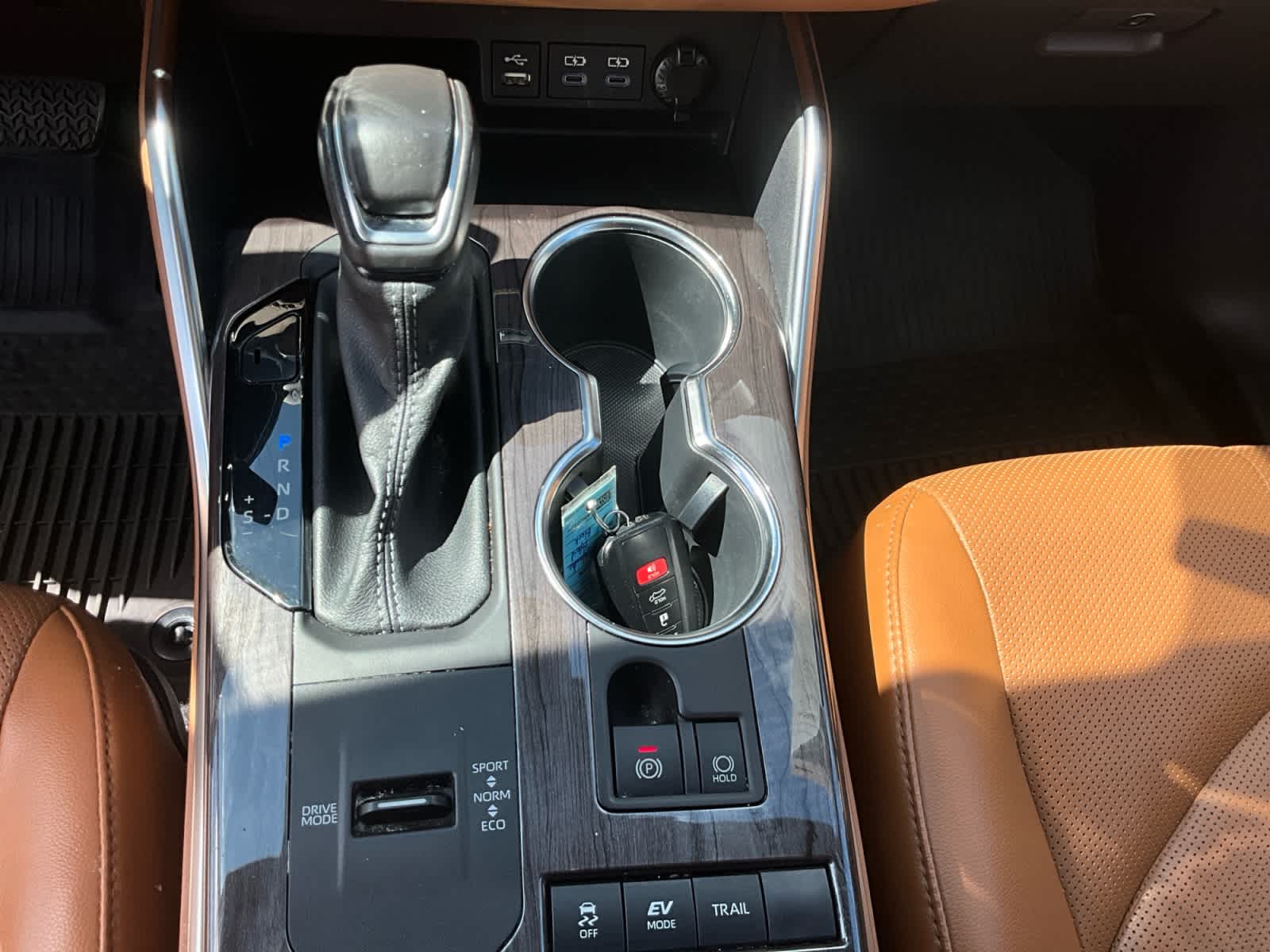2022 Toyota Highlander Hybrid Platinum