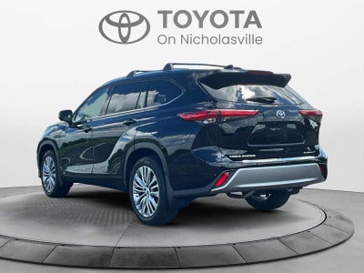 2022 Toyota Highlander Hybrid Platinum