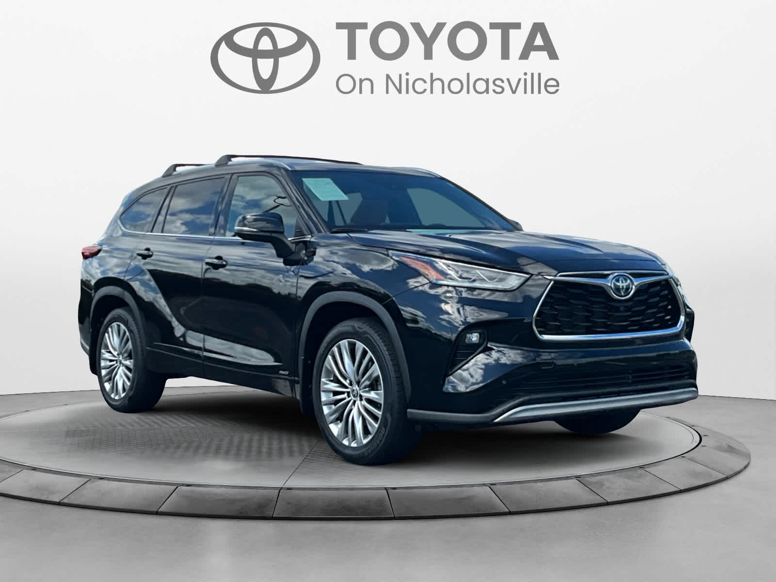 2022 Toyota Highlander Hybrid Platinum