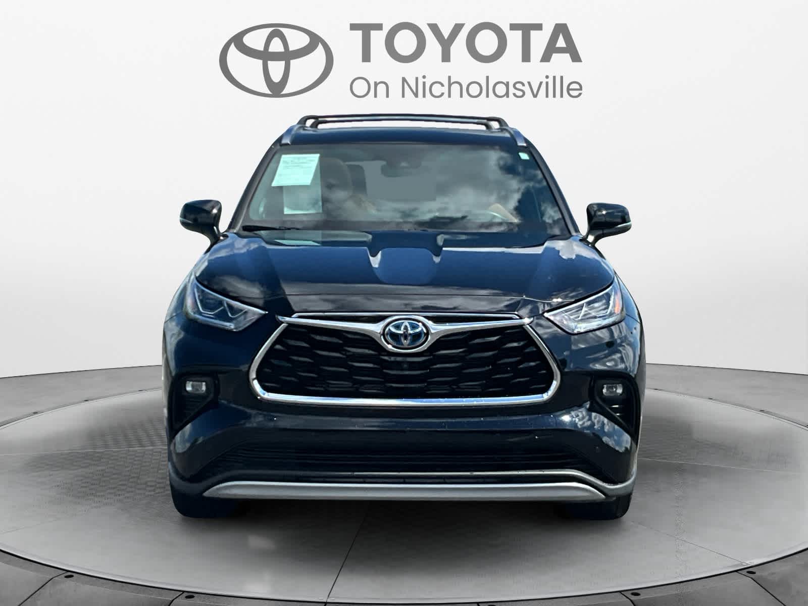 2022 Toyota Highlander Hybrid Platinum