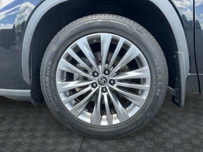 2022 Toyota Highlander Hybrid Platinum