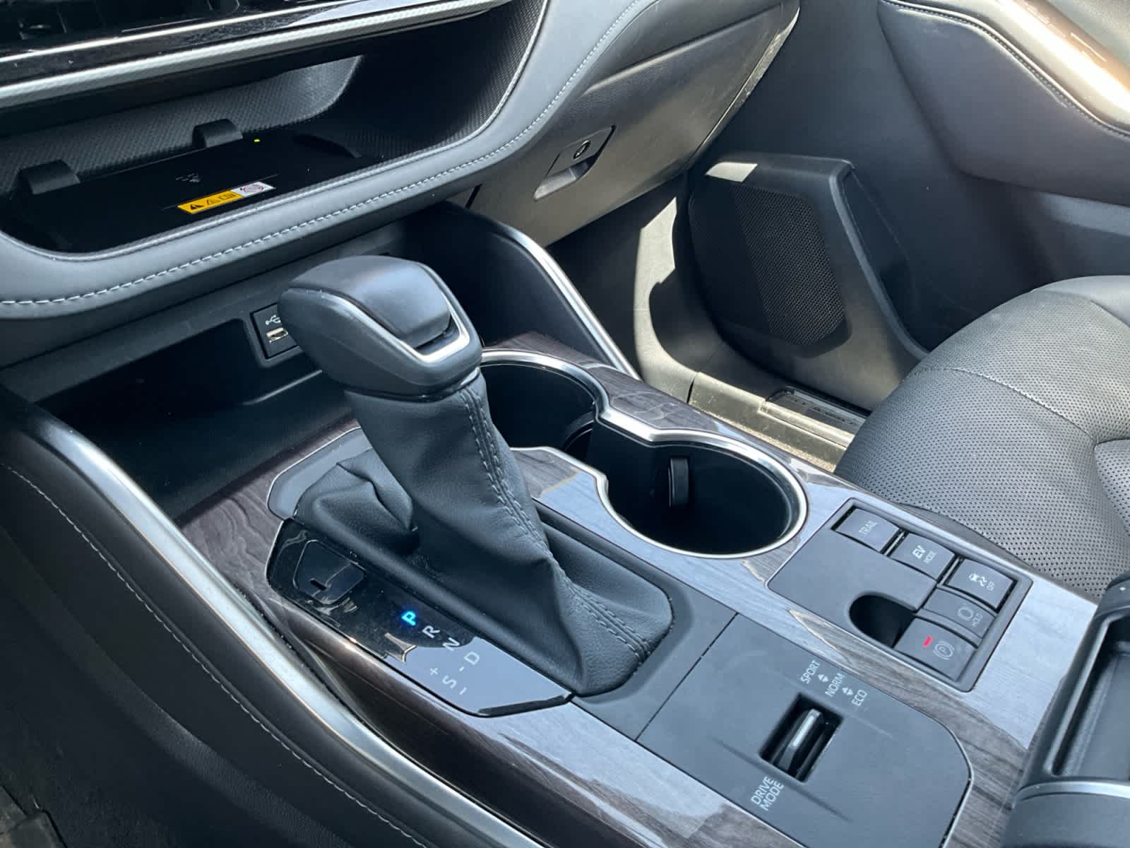 2025 Toyota Highlander Hybrid Platinum