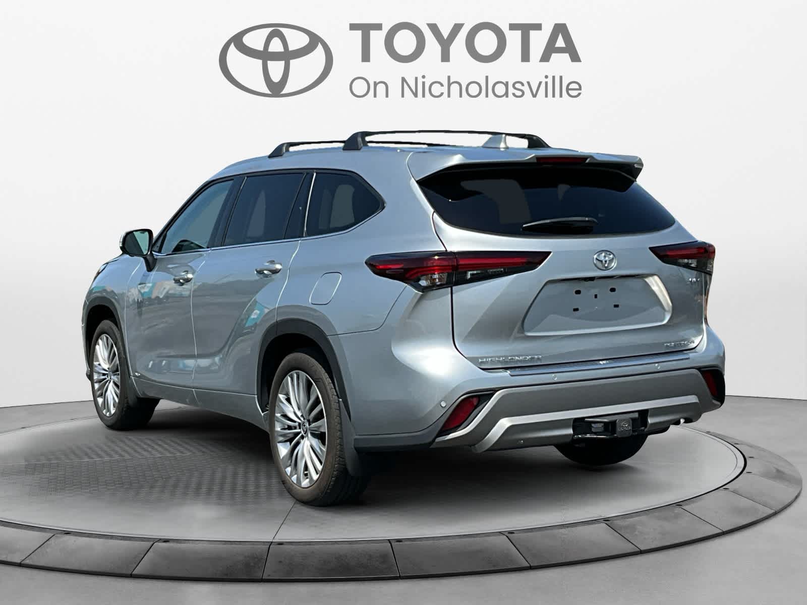 2025 Toyota Highlander Hybrid Platinum