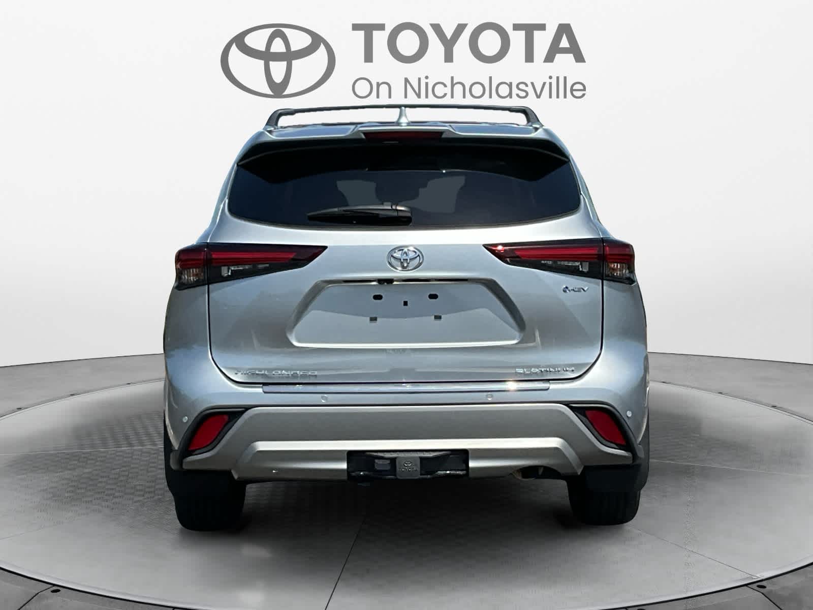 2025 Toyota Highlander Hybrid Platinum
