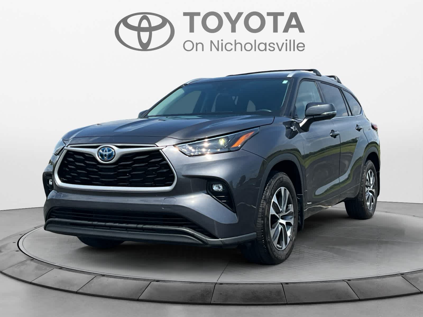 2022 Toyota Highlander XLE Hybrid 4x4's photo