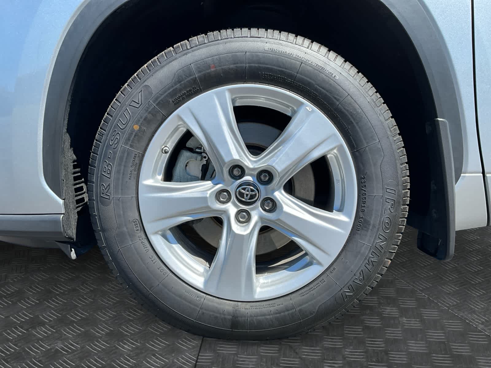 2024 Toyota Highlander LE