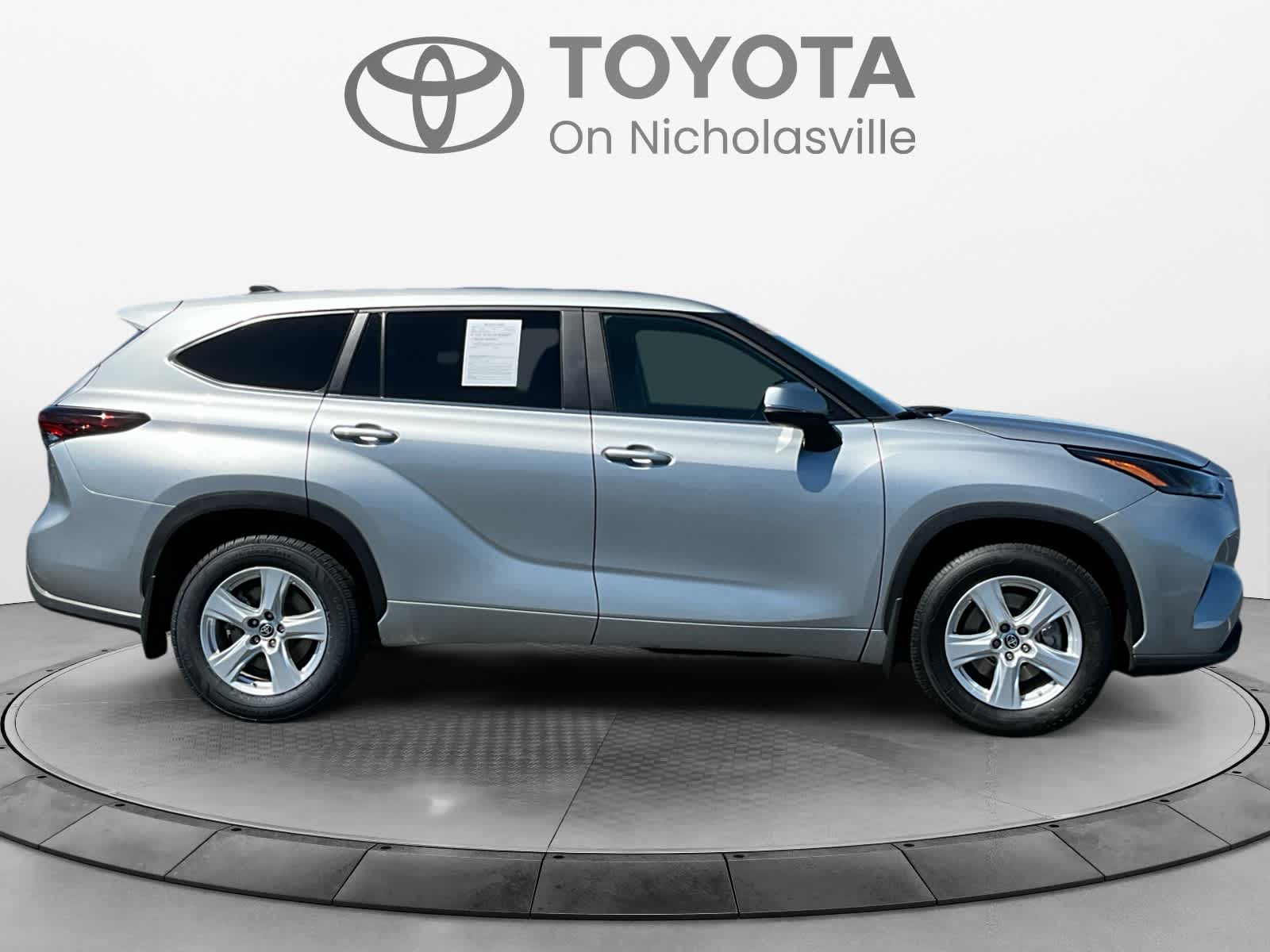 2024 Toyota Highlander LE