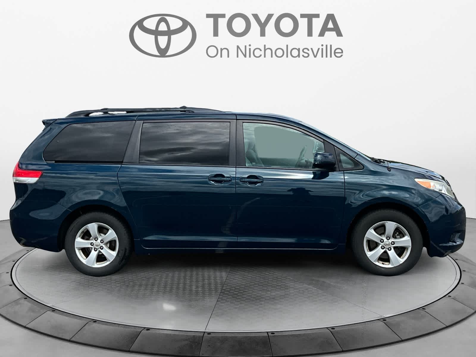 2011 Toyota Sienna LE