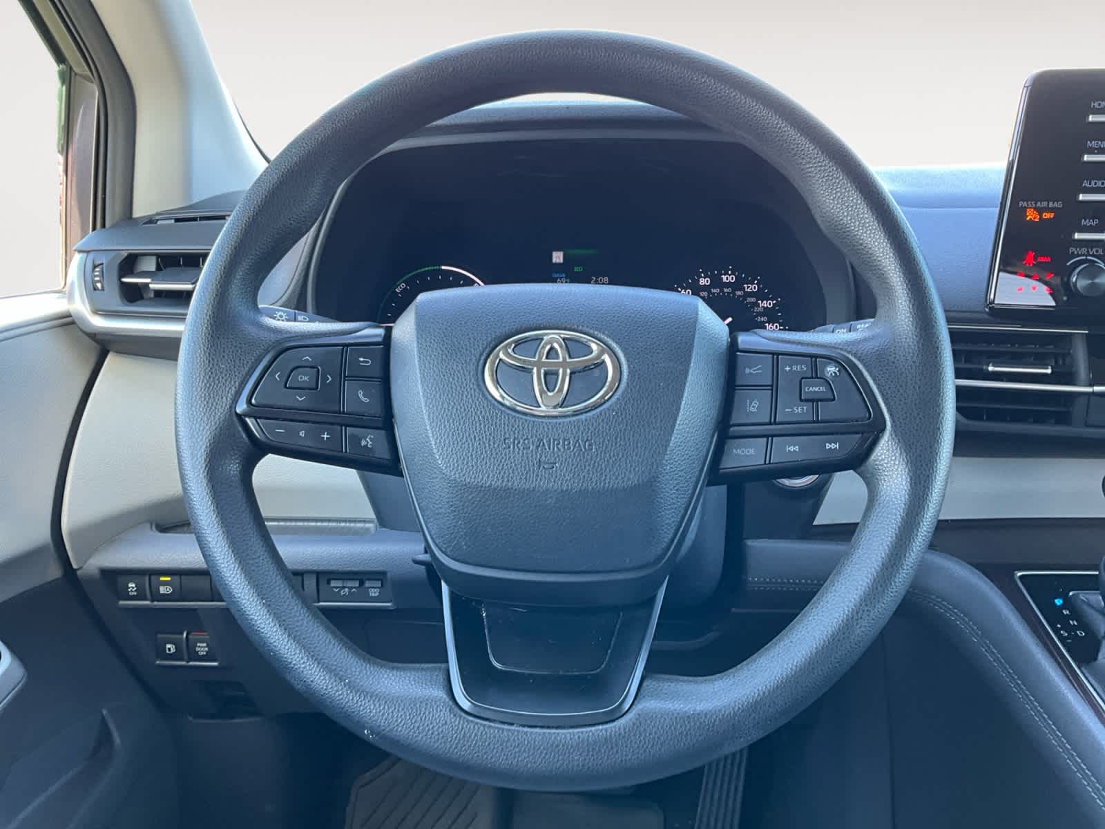 2022 Toyota Sienna LE