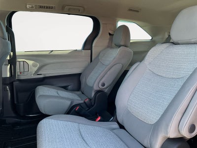 2022 Toyota Sienna LE