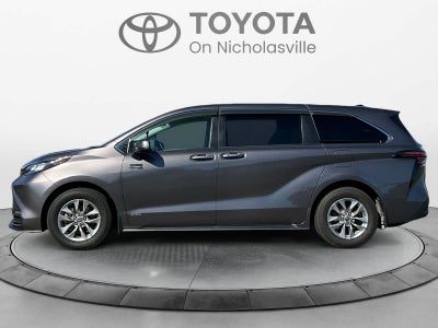 2022 Toyota Sienna LE