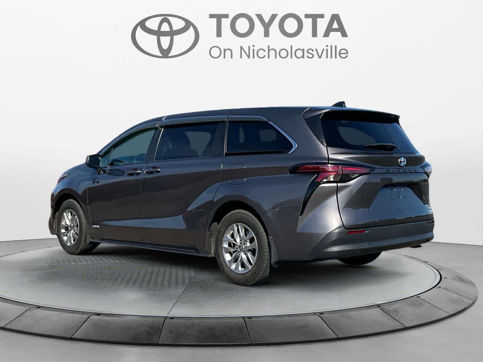 2022 Toyota Sienna LE