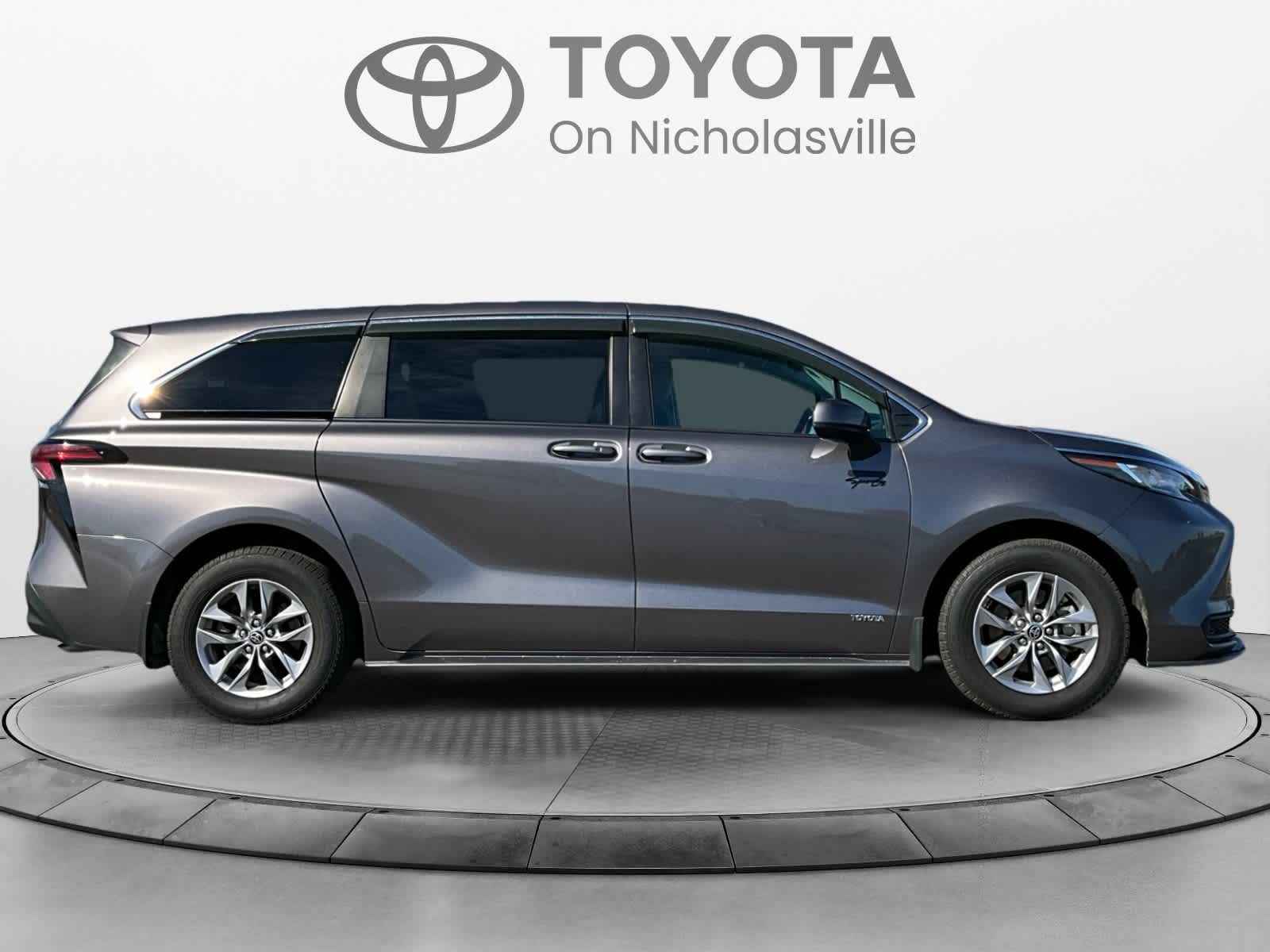 2022 Toyota Sienna LE