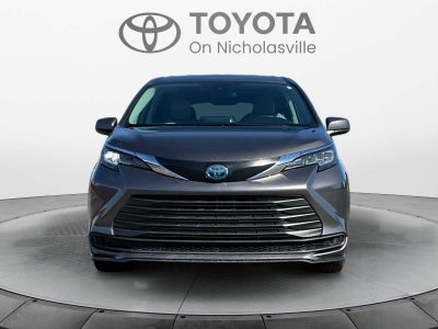 2022 Toyota Sienna LE