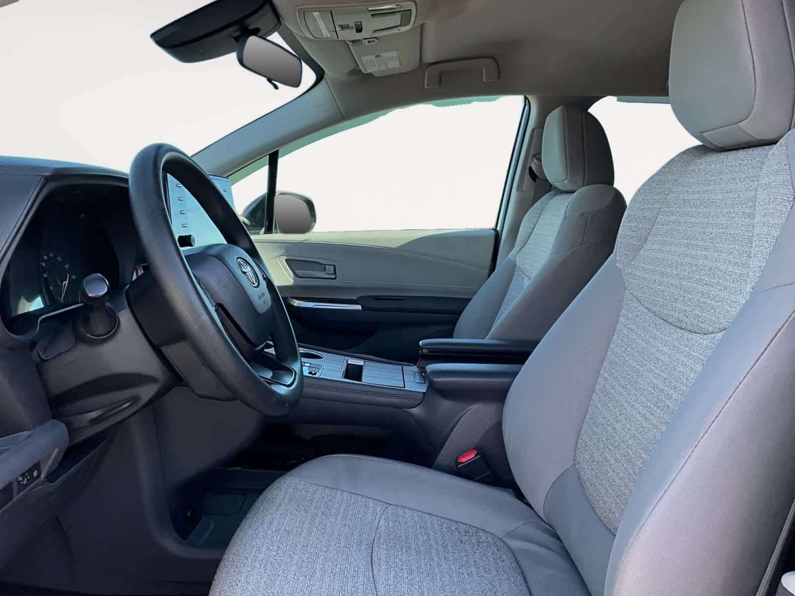 2022 Toyota Sienna LE