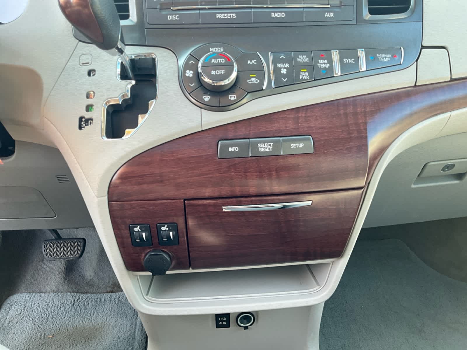 2014 Toyota Sienna XLE