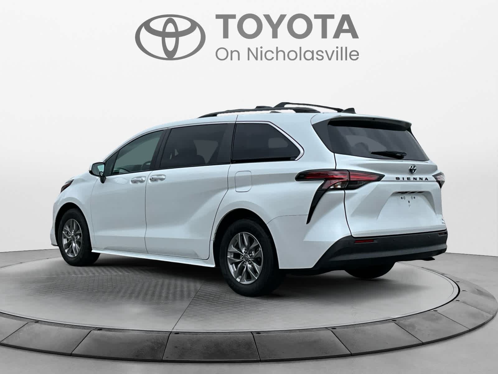 2022 Toyota Sienna XLE