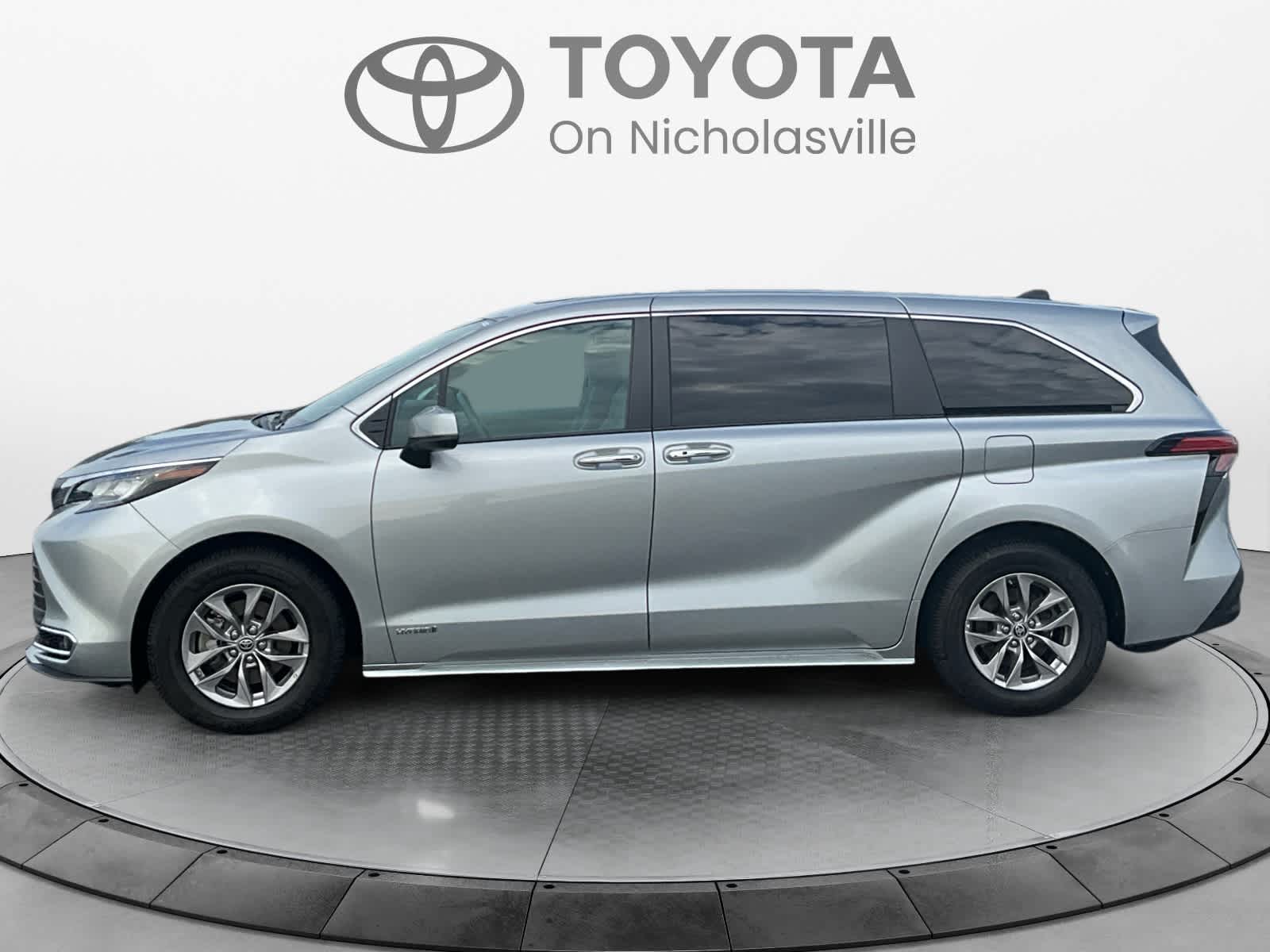 2021 Toyota Sienna XLE
