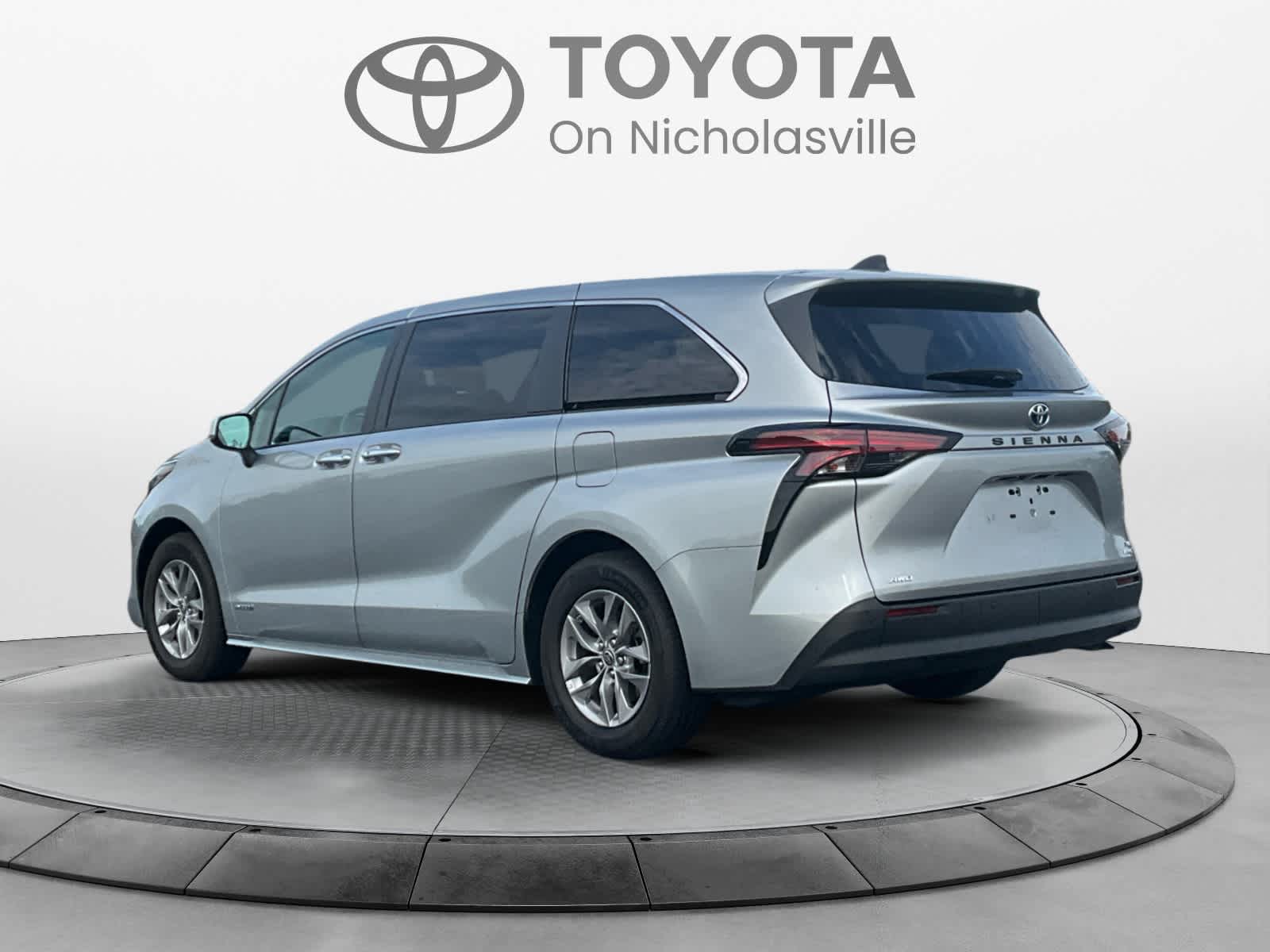 2021 Toyota Sienna XLE