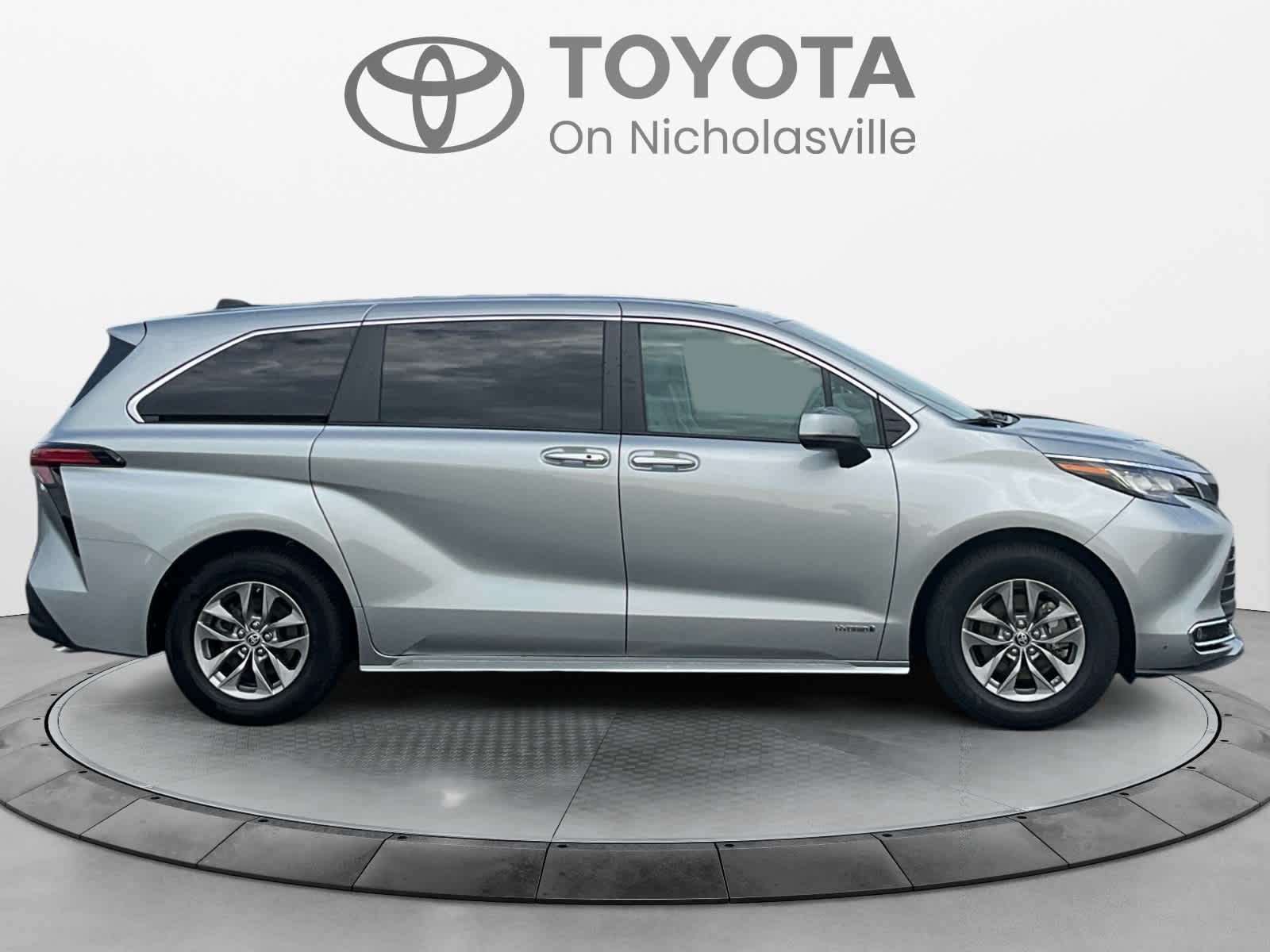 2021 Toyota Sienna XLE