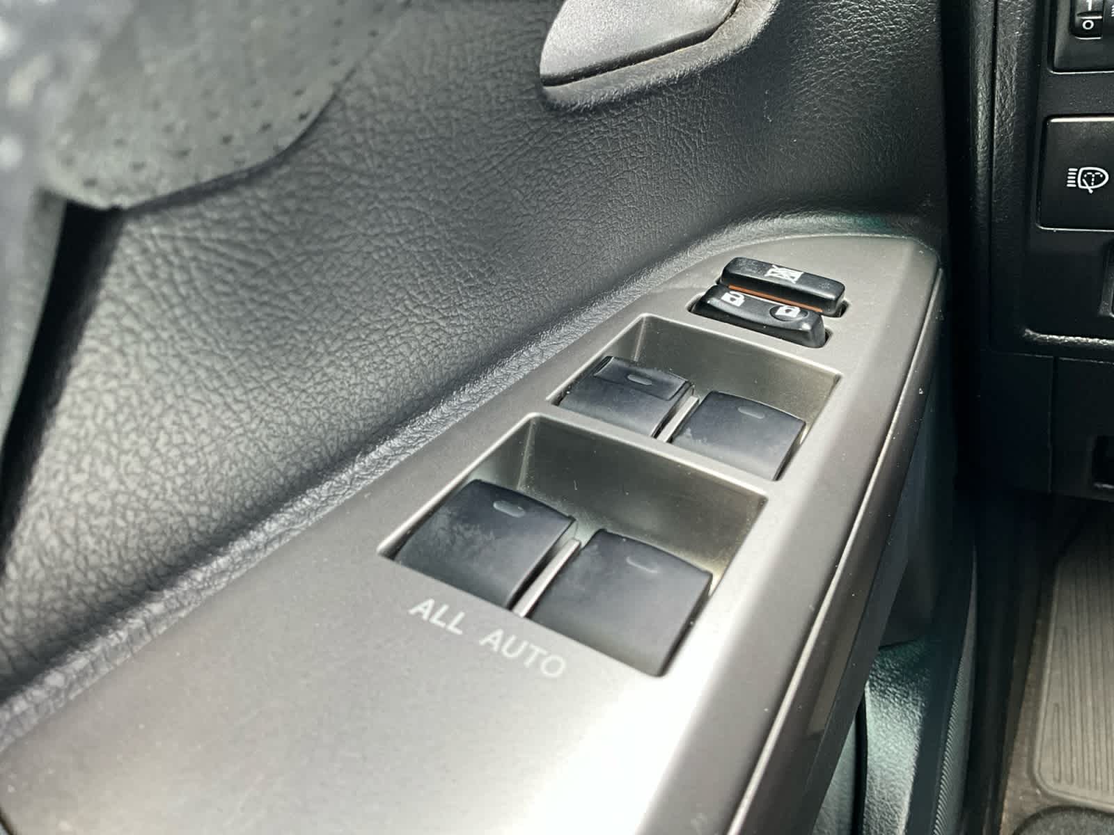 2013 Toyota Land Cruiser 4dr 4WD (Natl)
