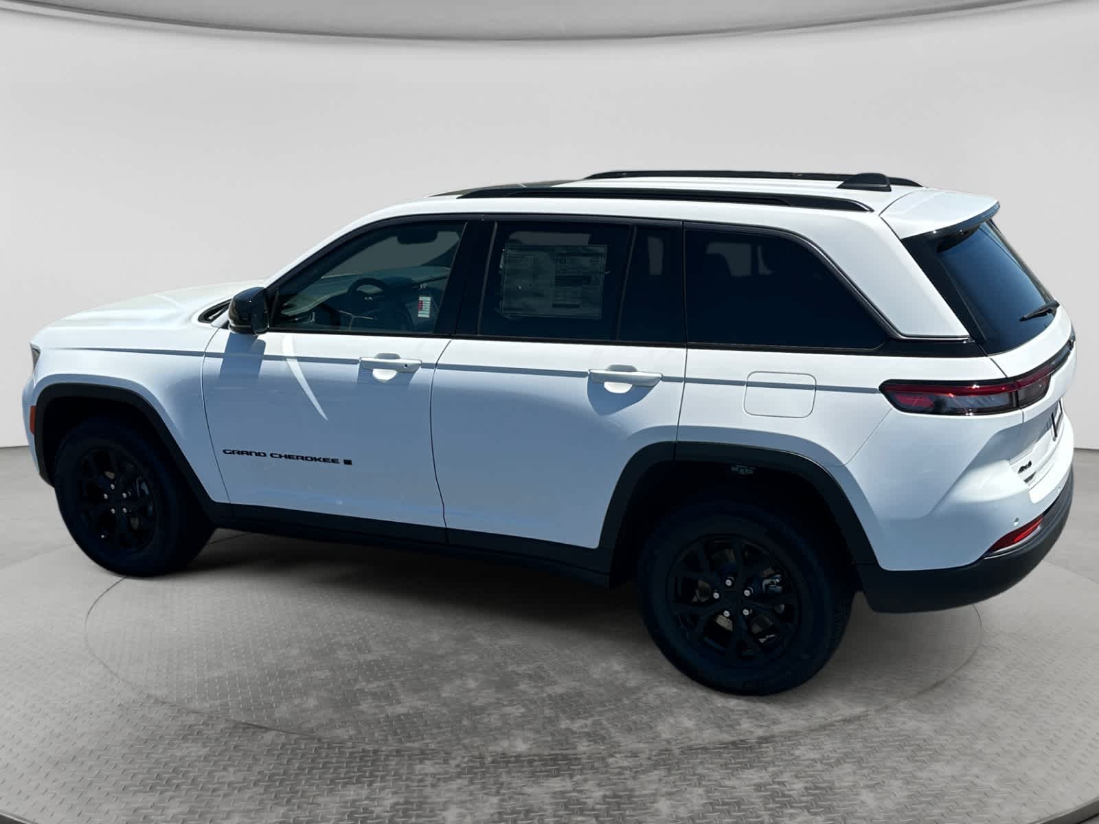 2026 Jeep Grand Cherokee Laredo Altitude