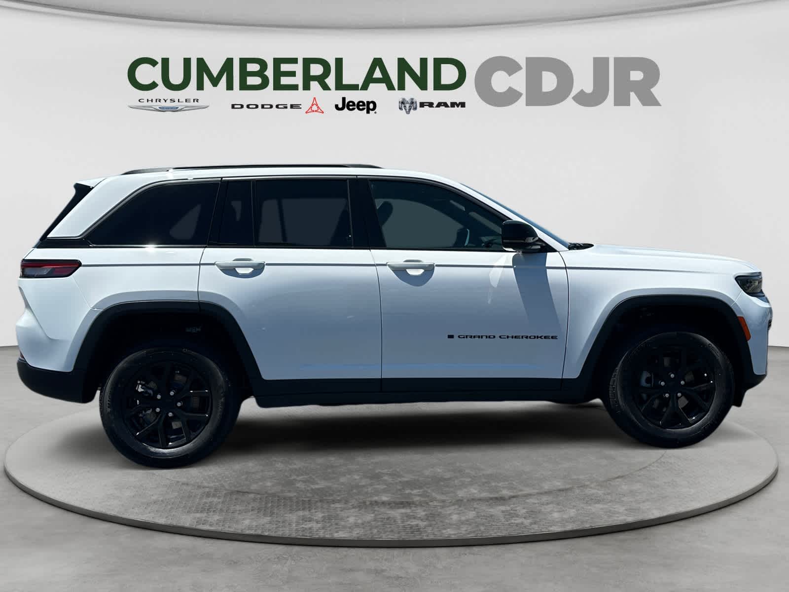 2026 Jeep Grand Cherokee Laredo Altitude