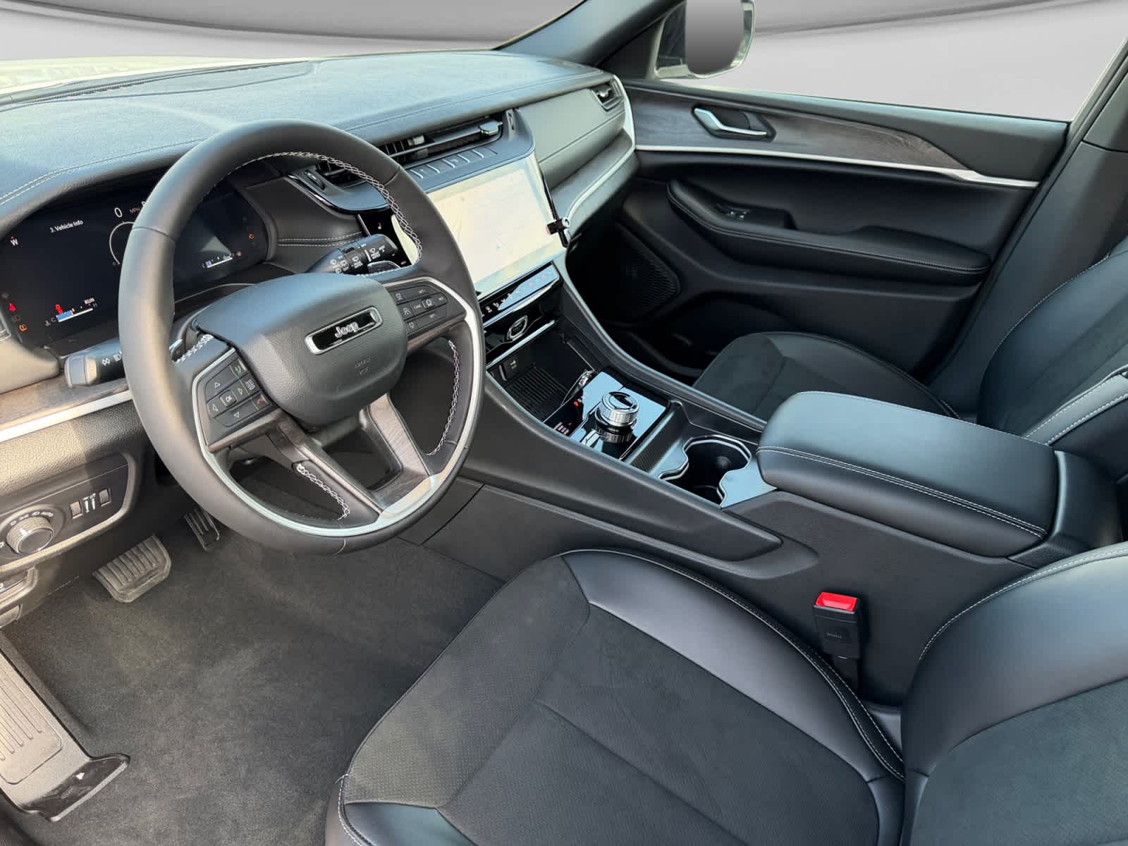 2026 Jeep Grand Cherokee Laredo Altitude
