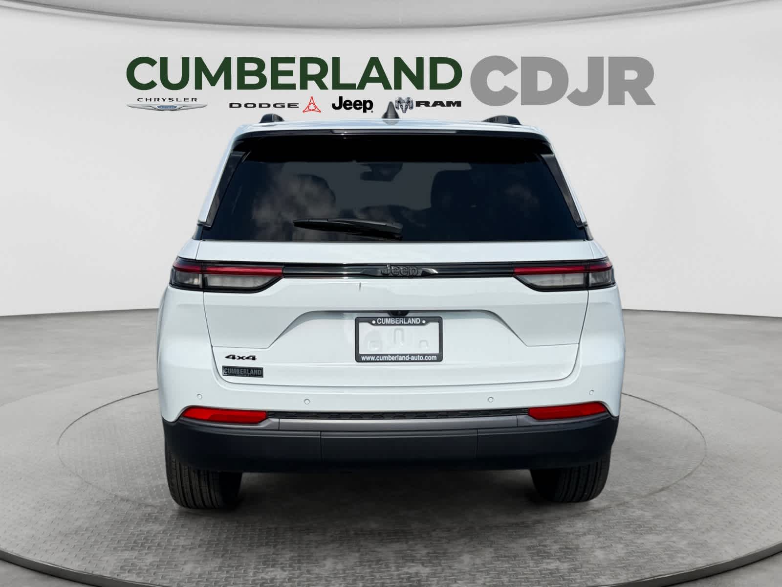 2026 Jeep Grand Cherokee Laredo Altitude