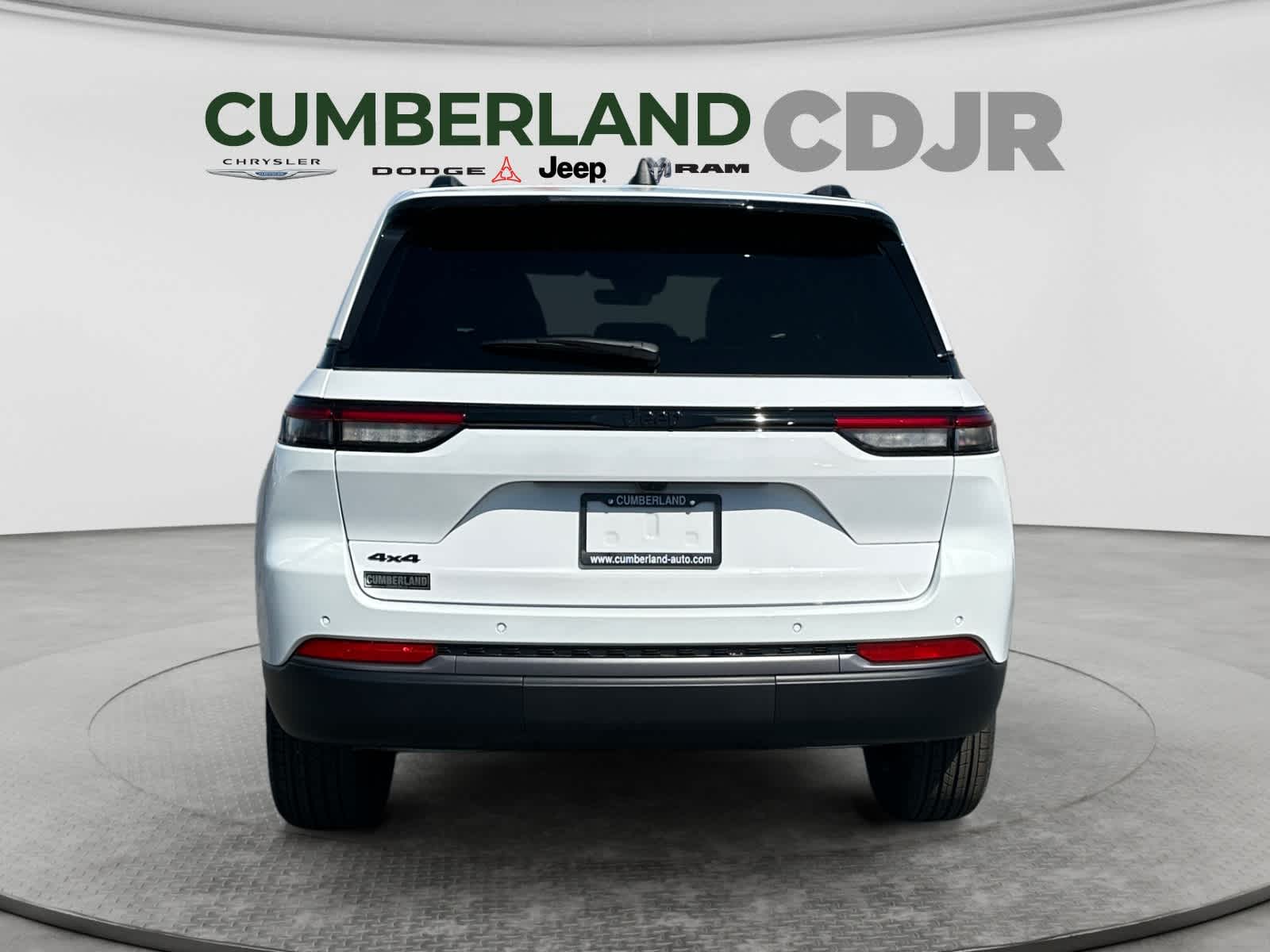 2026 Jeep Grand Cherokee Laredo Altitude