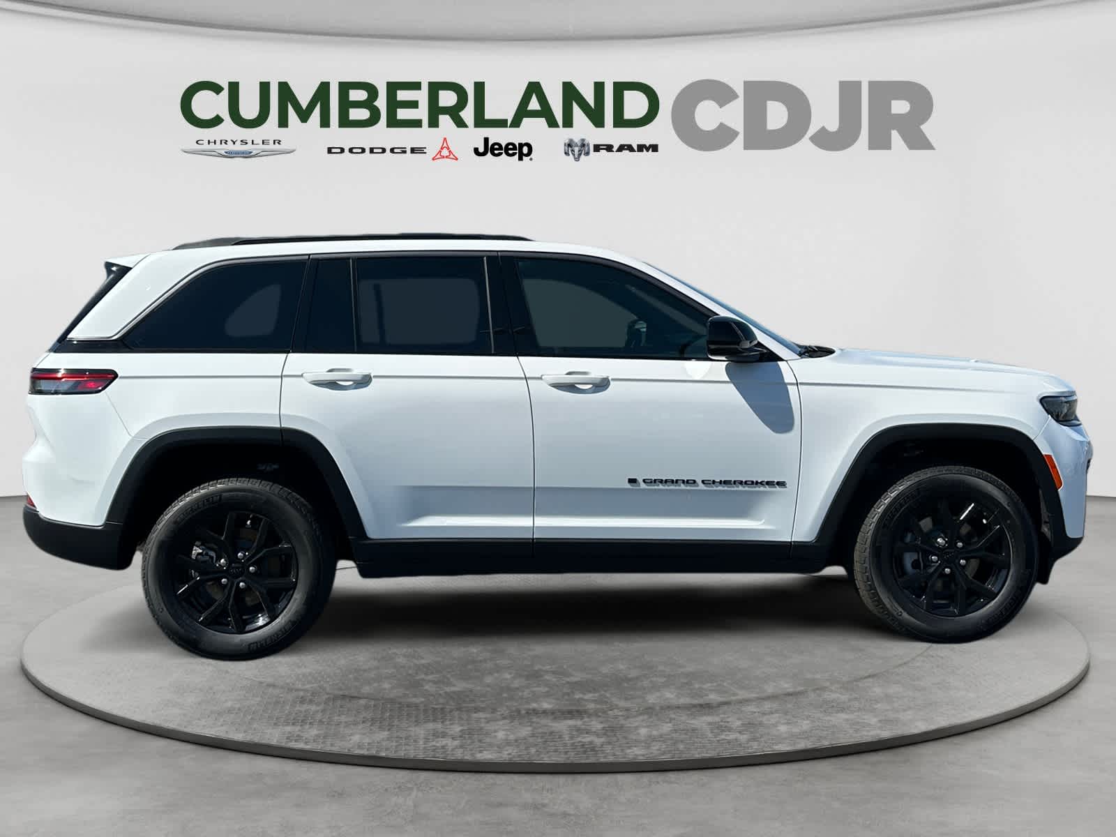 2026 Jeep Grand Cherokee Laredo Altitude