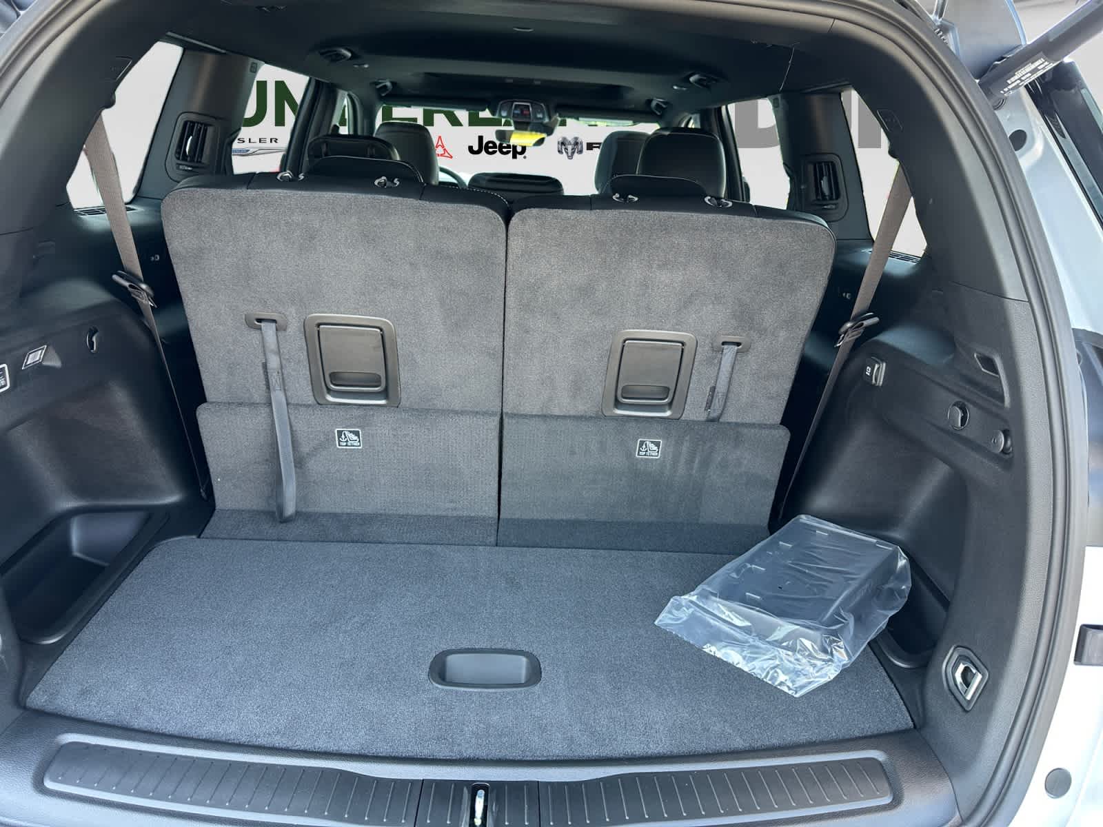 2026 Jeep Grand Cherokee L Laredo Altitude