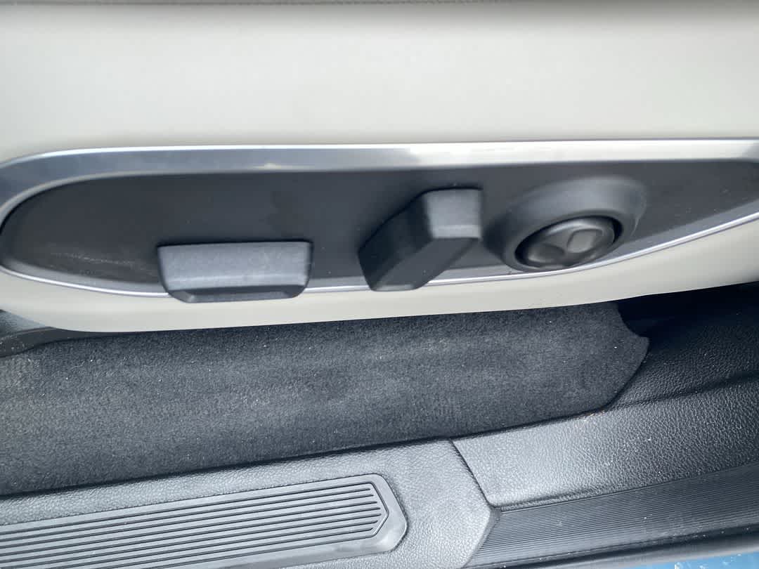 2026 Jeep Grand Wagoneer Base