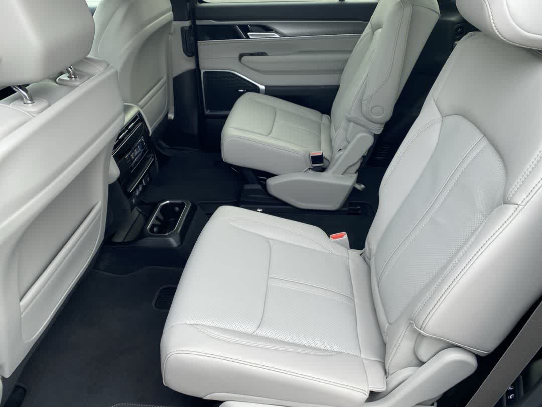 2026 Jeep Grand Wagoneer Base