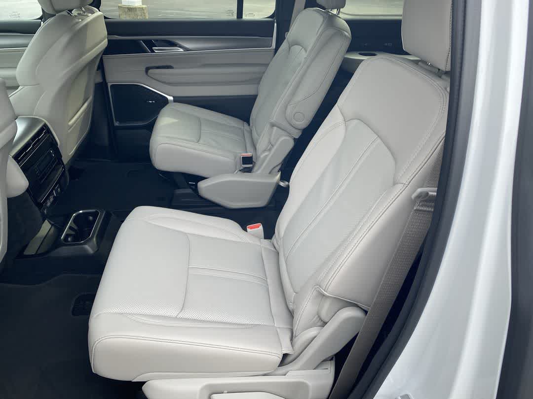 2026 Jeep Grand Wagoneer Base