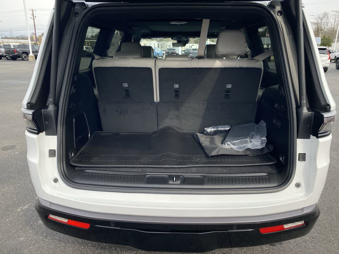 2026 Jeep Grand Wagoneer Base