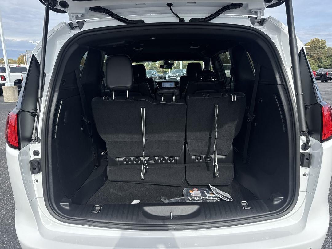 2026 Chrysler Voyager LX